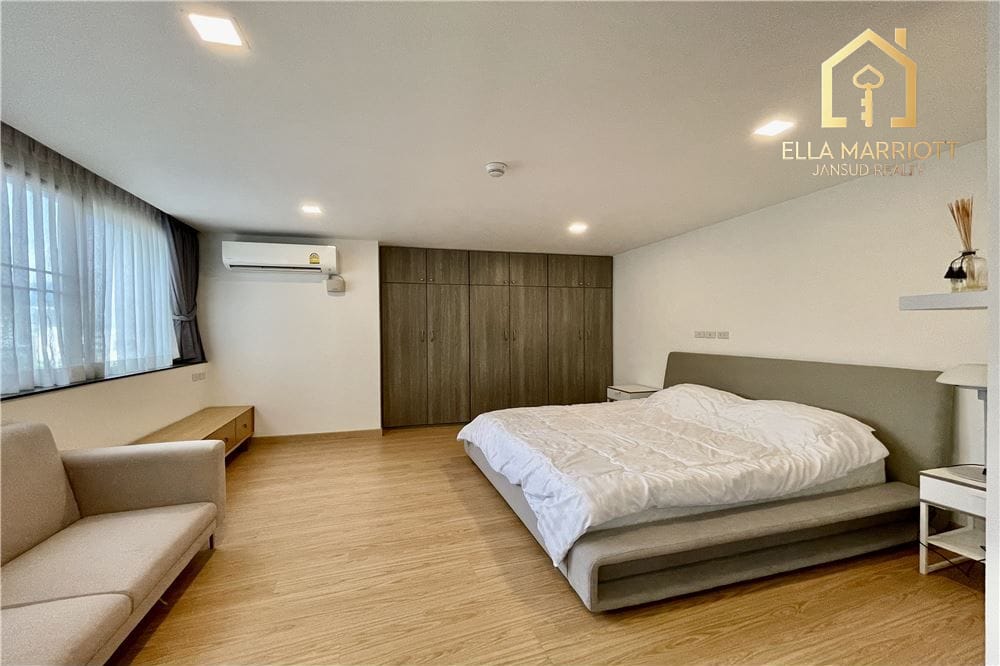 Renovated 3-Bed Condo for Sale with Tenant in President Park, Sukhumvit 24 - 13 Mins Walk to MRT Queen Sirikit 11