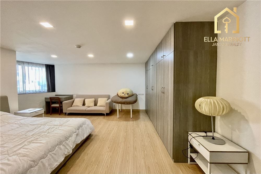 Renovated 3-Bed Condo for Sale with Tenant in President Park, Sukhumvit 24 - 13 Mins Walk to MRT Queen Sirikit 7