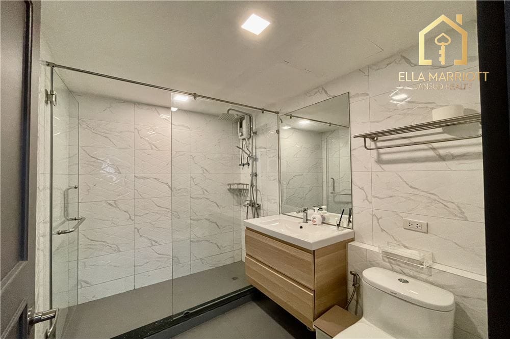 Renovated 3-Bed Condo for Sale with Tenant in President Park, Sukhumvit 24 - 13 Mins Walk to MRT Queen Sirikit 8