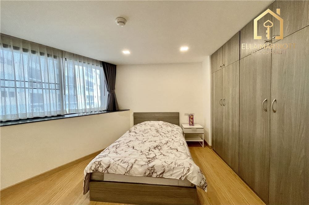 Renovated 3-Bed Condo for Sale with Tenant in President Park, Sukhumvit 24 - 13 Mins Walk to MRT Queen Sirikit 9