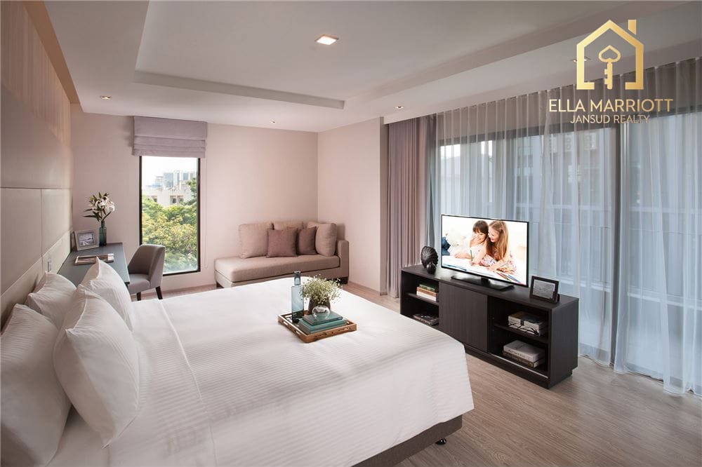 For Rent: Expansive 2-Bedroom Condo in Ekkamai 3