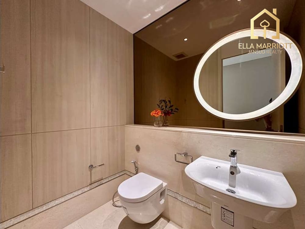 Fully Furnished Condo for Sale at Baan Sindhorn 10