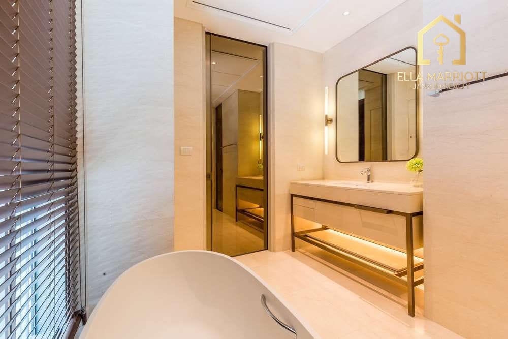 Fully Furnished Condo for Sale at Baan Sindhorn 19