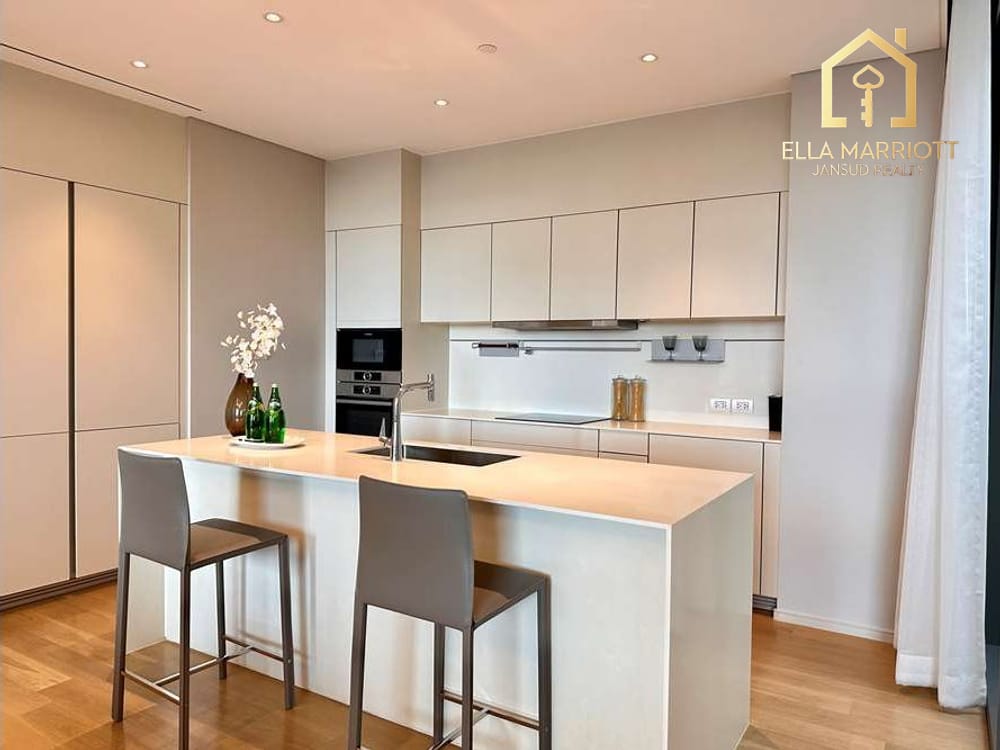 Fully Furnished Condo for Sale at Baan Sindhorn 8