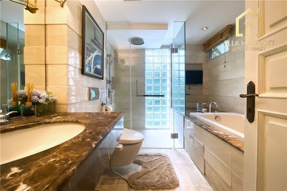2BR Condo in Sukhumvit 61 | Pet-Friendly & Shuttle to BTS 8