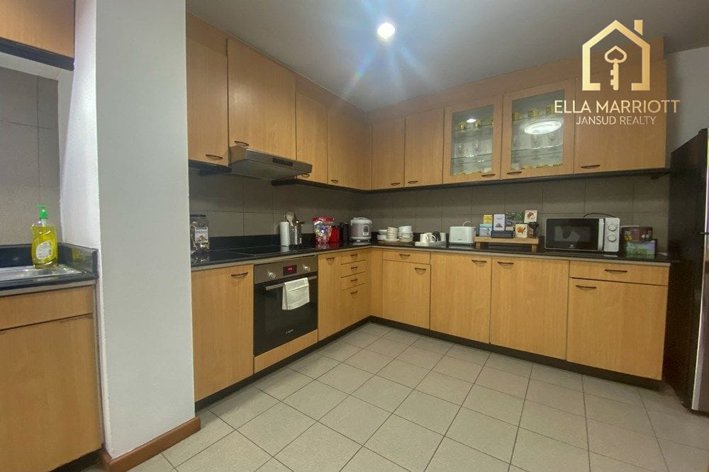 3 Bedroom Pet-Friendly Condo for Rent Near BTS Phrom Phong, Sukhumvit 14