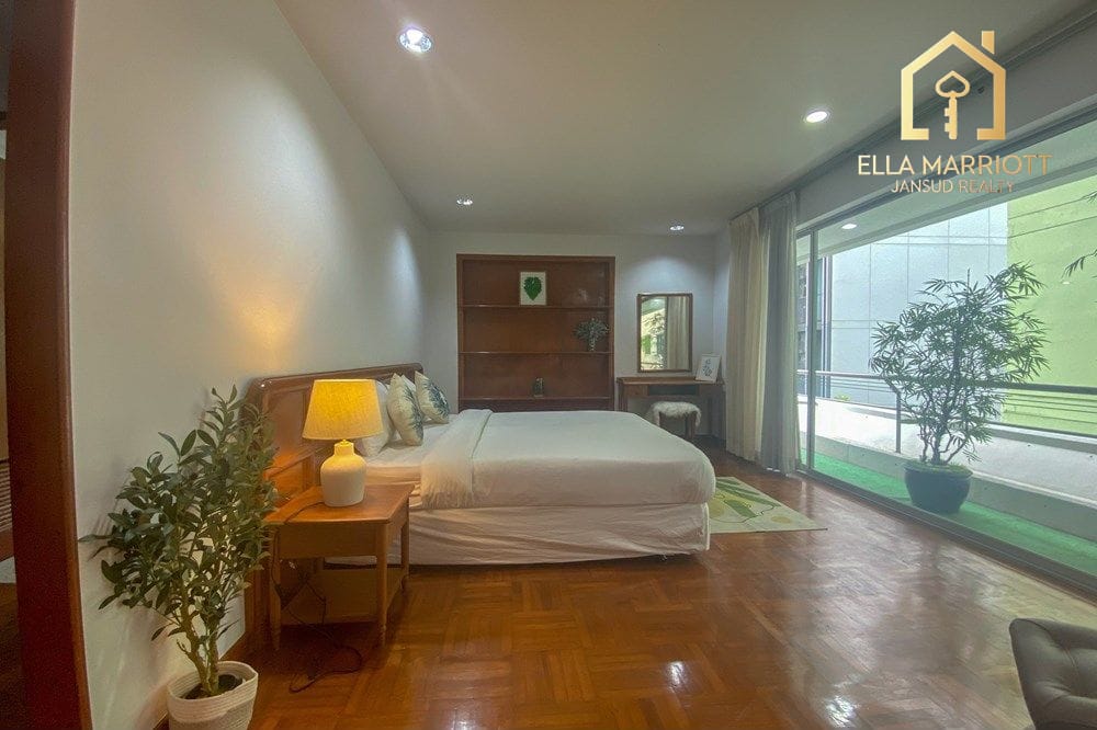 3 Bedroom Pet-Friendly Condo for Rent Near BTS Phrom Phong, Sukhumvit 16