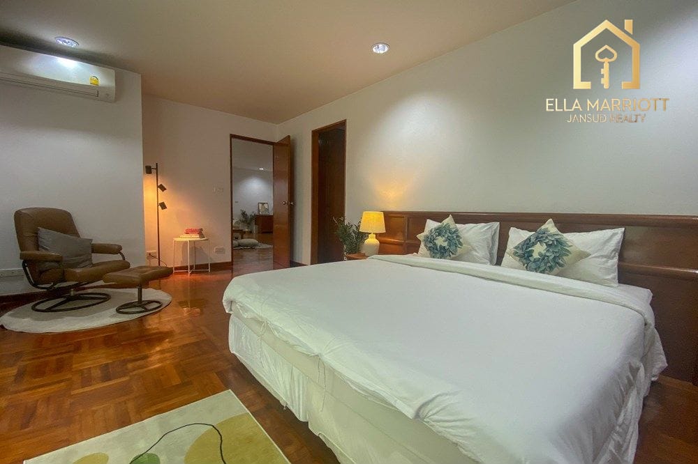 3 Bedroom Pet-Friendly Condo for Rent Near BTS Phrom Phong, Sukhumvit 18