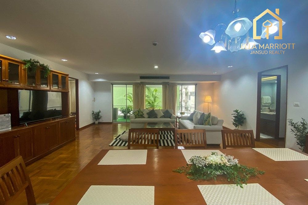 3 Bedroom Pet-Friendly Condo for Rent Near BTS Phrom Phong, Sukhumvit 2