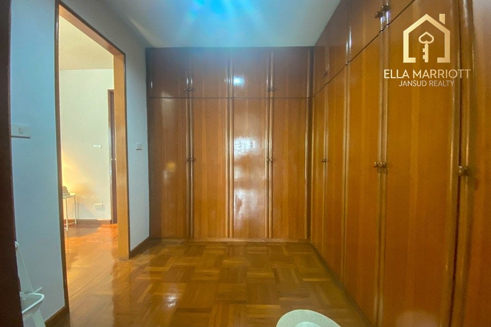 3 Bedroom Pet-Friendly Condo for Rent Near BTS Phrom Phong, Sukhumvit 21