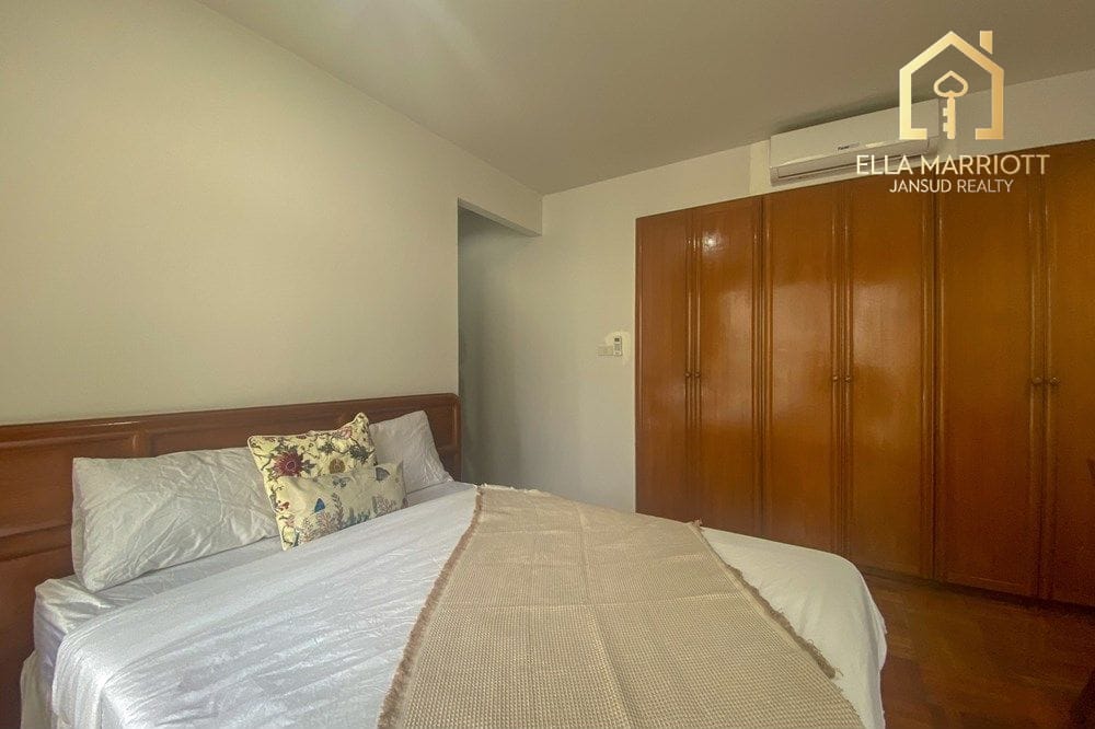 3 Bedroom Pet-Friendly Condo for Rent Near BTS Phrom Phong, Sukhumvit 4