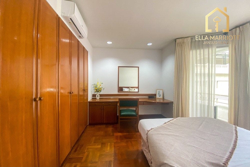 3 Bedroom Pet-Friendly Condo for Rent Near BTS Phrom Phong, Sukhumvit 5