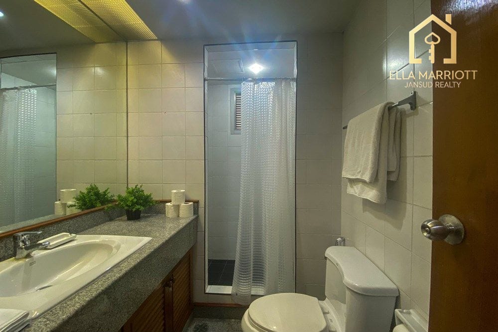 3 Bedroom Pet-Friendly Condo for Rent Near BTS Phrom Phong, Sukhumvit 7