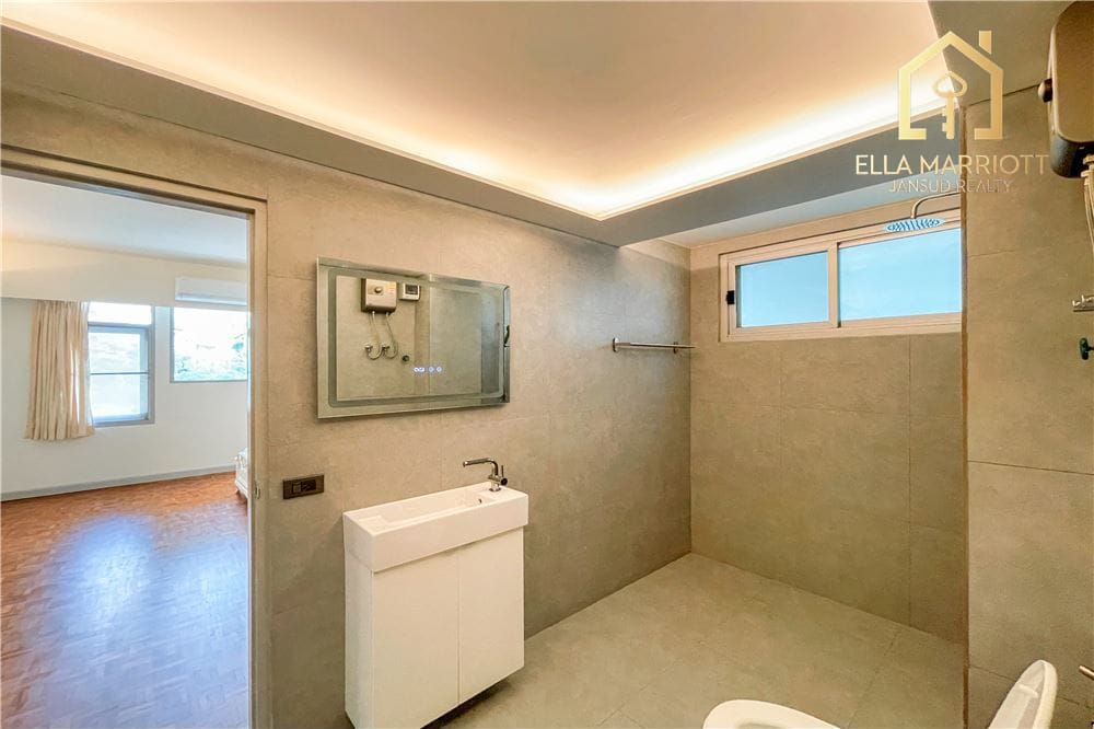 New renovated 3 bedrooms pets friendly in Thonglor. 10