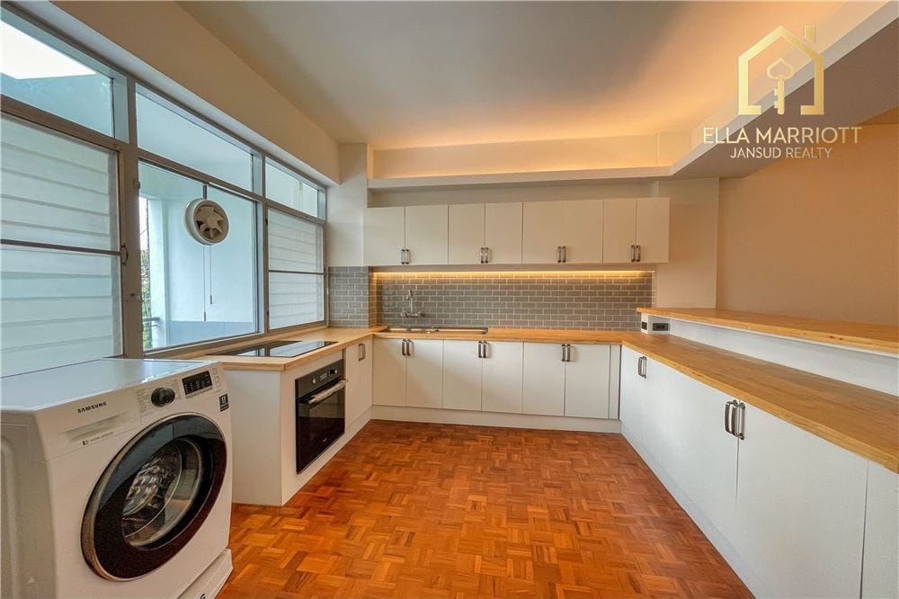New renovated 3 bedrooms pets friendly in Thonglor. 6