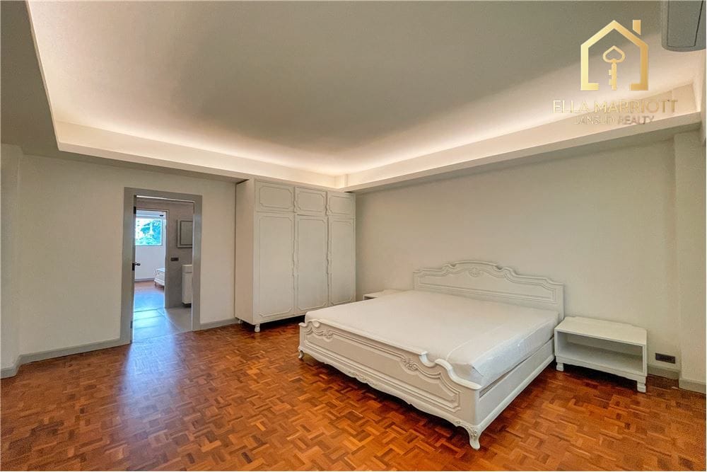 New renovated 3 bedrooms pets friendly in Thonglor. 9