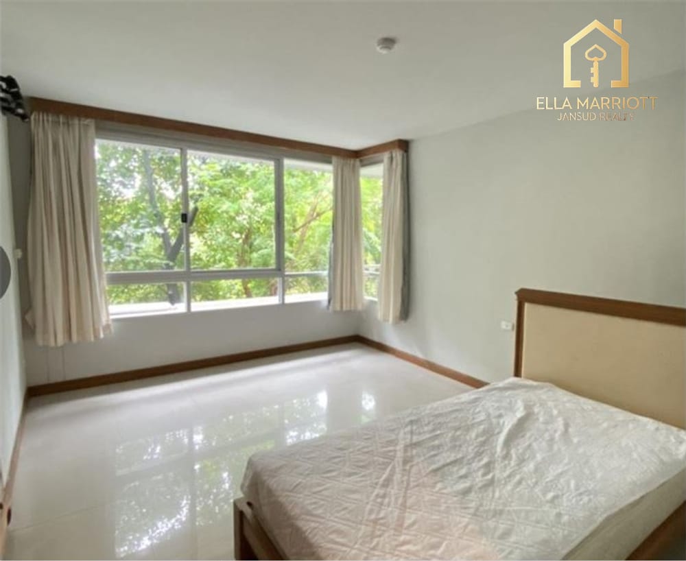 Pet-Friendly 2BR Condo 120sqm | Steps to BTS Chong Nonsi | Sathorn District 11