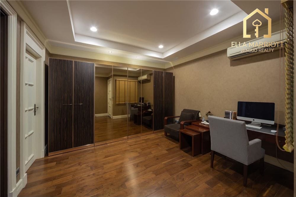 Zu verkaufen: 300 m² haustierfreundliches Reihenhaus in Residence Sukhumvit 65. 10