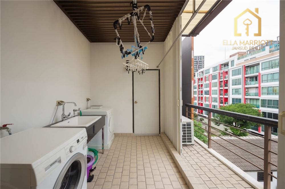 Zu verkaufen: 300 m² haustierfreundliches Reihenhaus in Residence Sukhumvit 65. 11