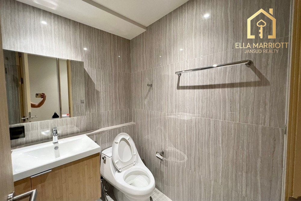 Elegant 2-Bed Condo in Bangkok's Heart 10