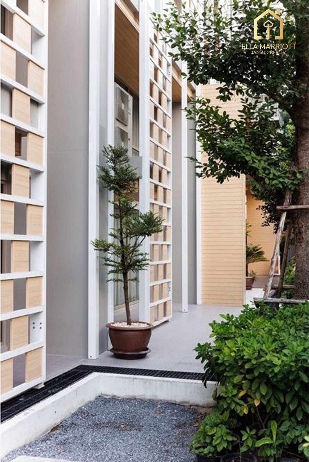 Elegant 2-Bed Condo in Bangkok's Heart 20