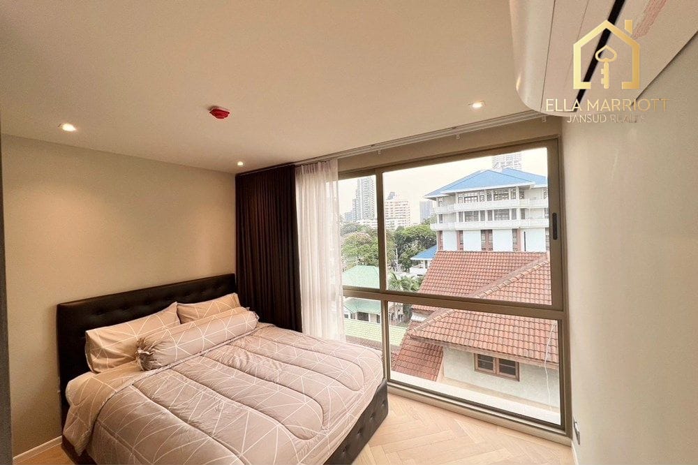 Elegant 2-Bed Condo in Bangkok's Heart 7
