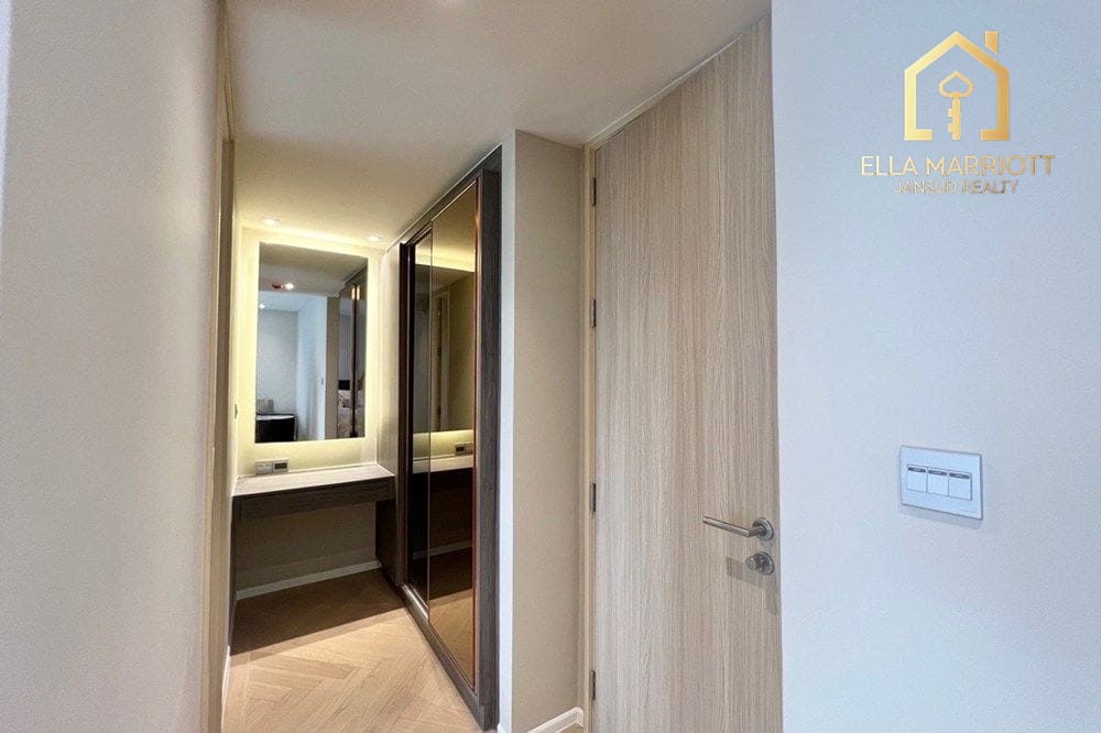 Elegant 2-Bed Condo in Bangkok's Heart 8