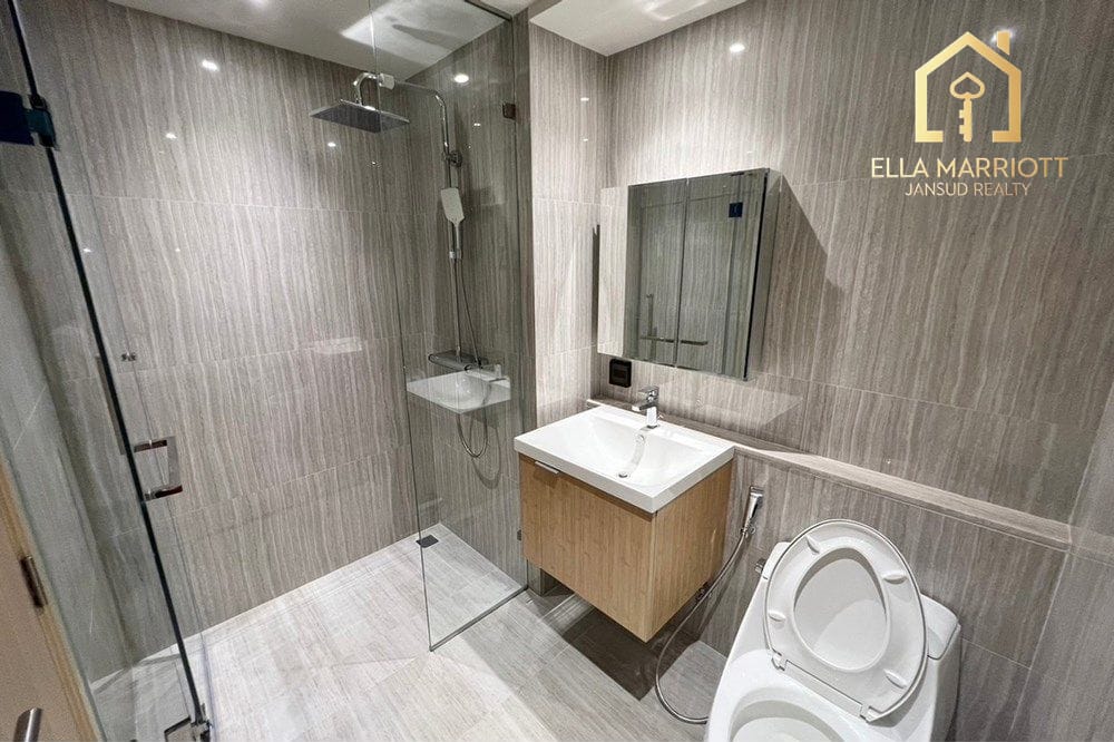 Elegant 2-Bed Condo in Bangkok's Heart 9