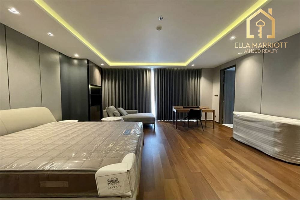 Spacious 3BR Condo 350sqm in Sukhumvit 30 with Grand Open Kitchen and Pet-Friendly Access 11