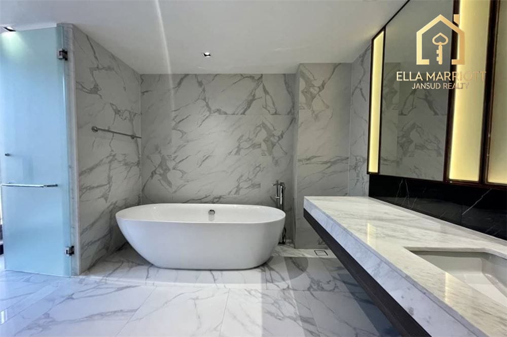Spacious 3BR Condo 350sqm in Sukhumvit 30 with Grand Open Kitchen and Pet-Friendly Access 12