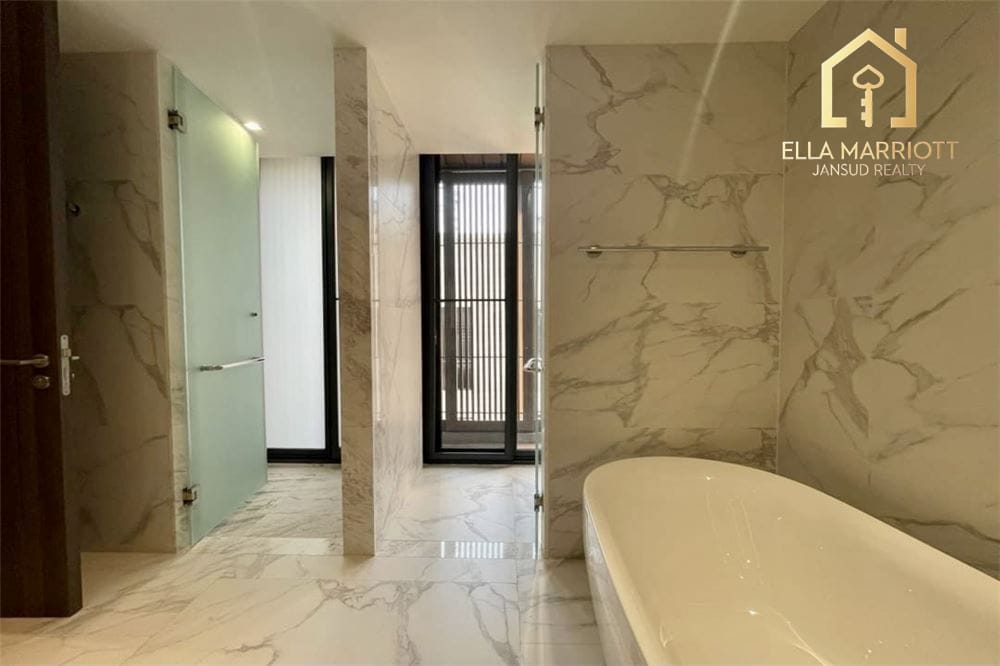 Spacious 3BR Condo 350sqm in Sukhumvit 30 with Grand Open Kitchen and Pet-Friendly Access 13