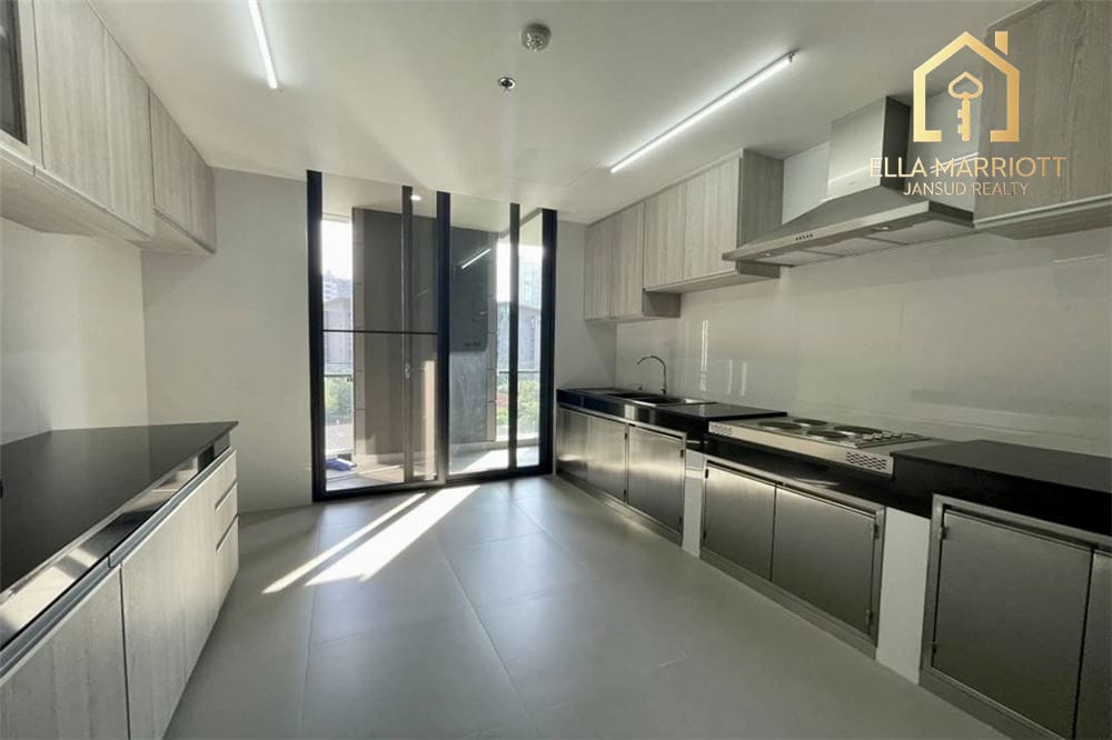 Spacious 3BR Condo 350sqm in Sukhumvit 30 with Grand Open Kitchen and Pet-Friendly Access 14
