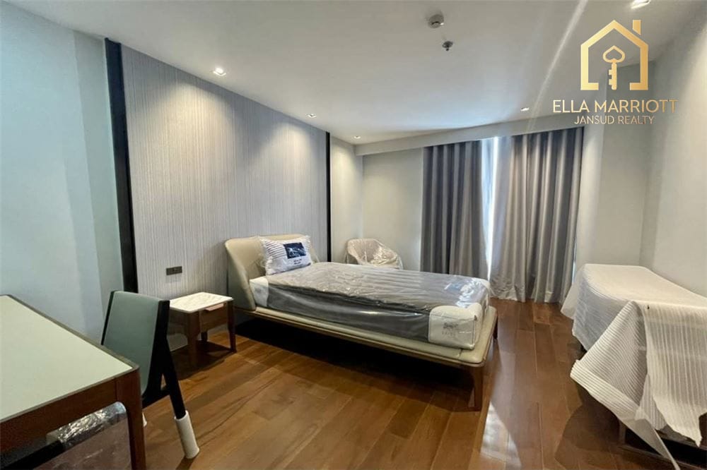 Spacious 3BR Condo 350sqm in Sukhumvit 30 with Grand Open Kitchen and Pet-Friendly Access 15
