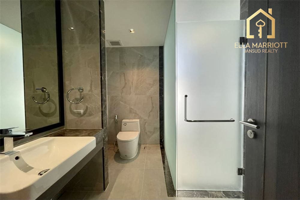 Spacious 3BR Condo 350sqm in Sukhumvit 30 with Grand Open Kitchen and Pet-Friendly Access 16