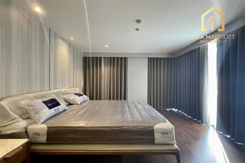 Spacious 3BR Condo 350sqm in Sukhumvit 30 with Grand Open Kitchen and Pet-Friendly Access 17