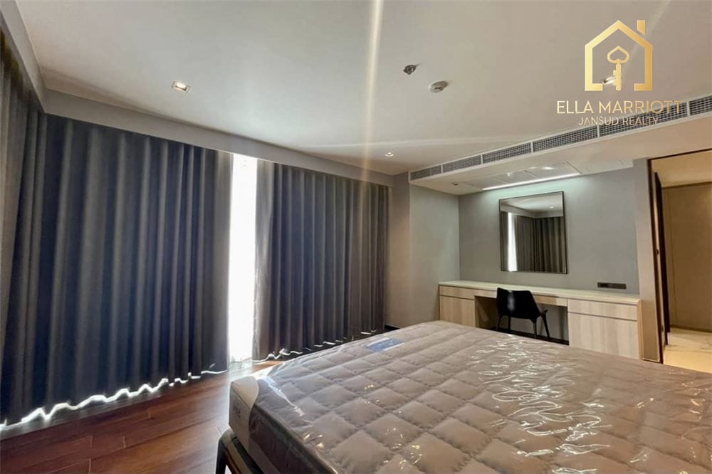 Spacious 3BR Condo 350sqm in Sukhumvit 30 with Grand Open Kitchen and Pet-Friendly Access 18