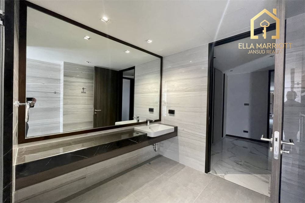 Spacious 3BR Condo 350sqm in Sukhumvit 30 with Grand Open Kitchen and Pet-Friendly Access 19