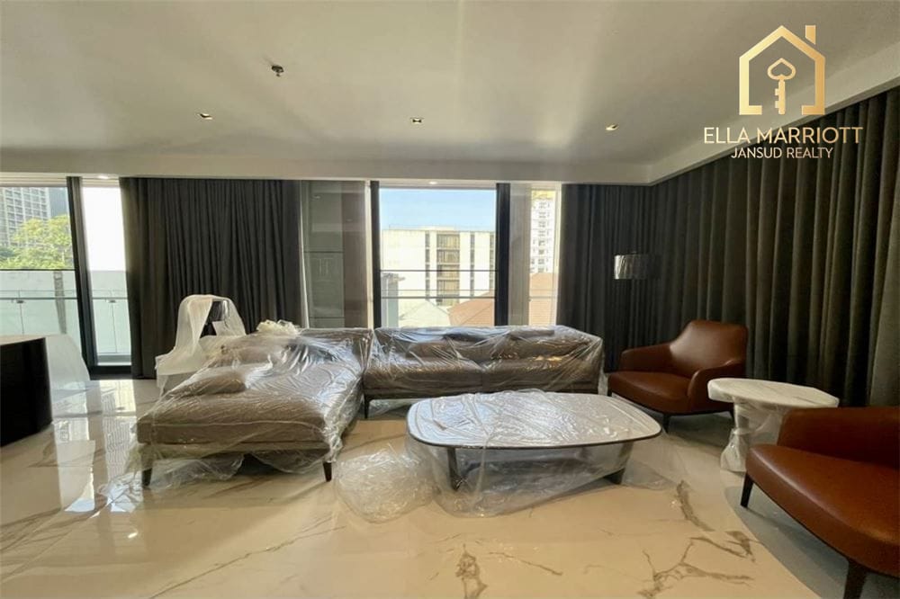 Spacious 3BR Condo 350sqm in Sukhumvit 30 with Grand Open Kitchen and Pet-Friendly Access 3