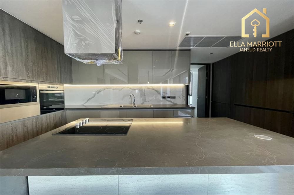 Spacious 3BR Condo 350sqm in Sukhumvit 30 with Grand Open Kitchen and Pet-Friendly Access 7