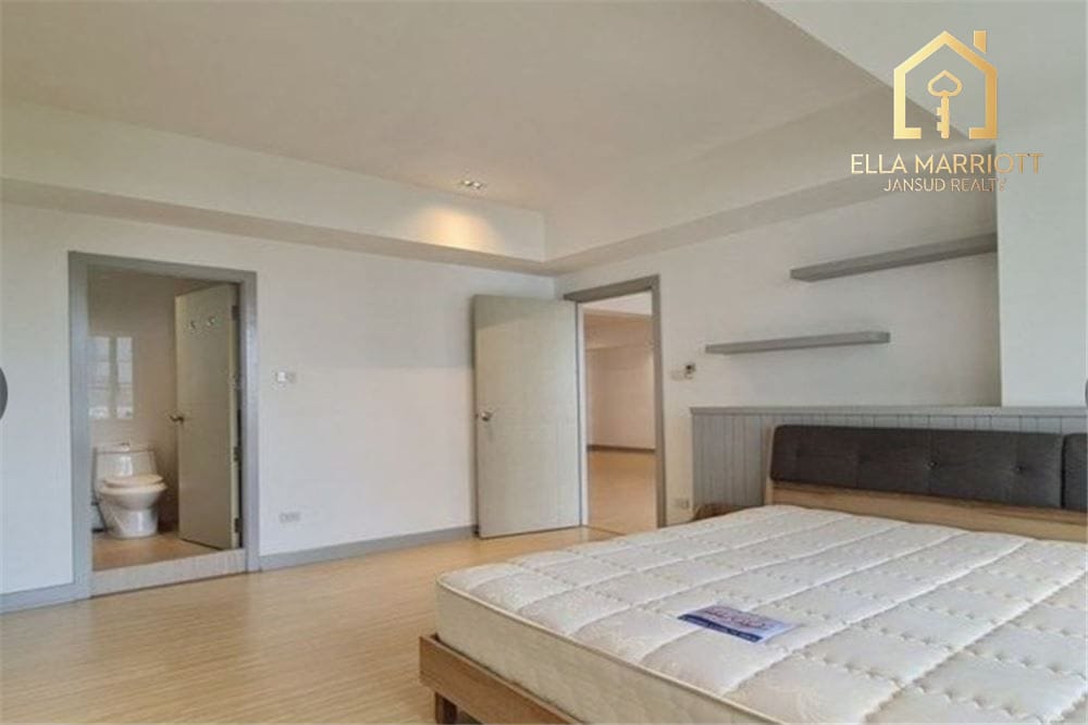 Pet-Friendly 3-Bedroom Condo for Rent in Asoke 8