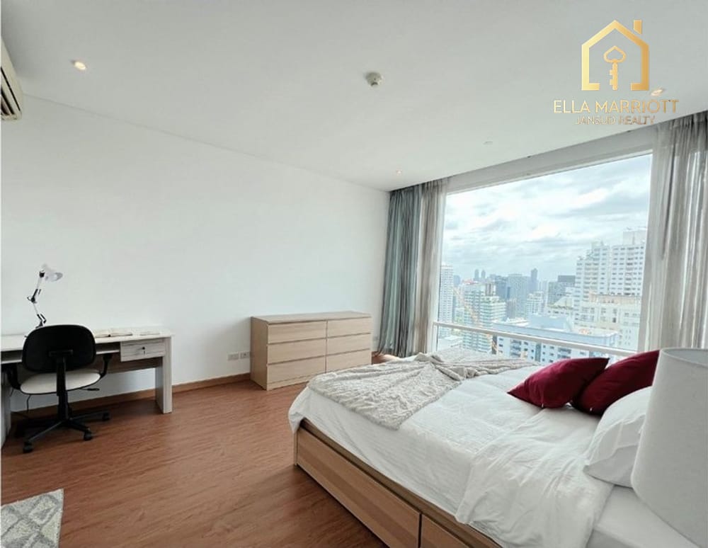 Pet Friendly 2-Bedroom Condo for Sale on High Floor near BTS Ekkamai - Just 7 Mins Walk 5