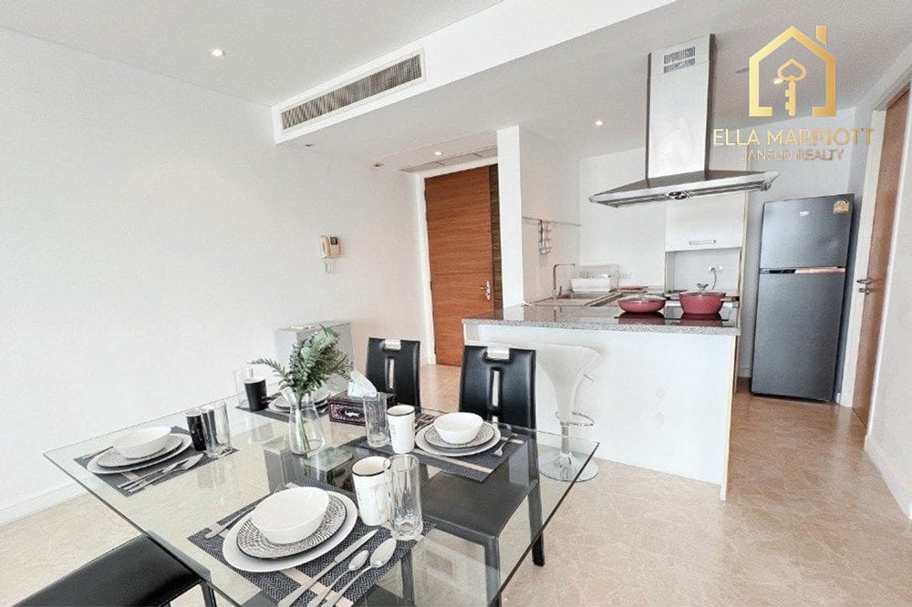 Pet Friendly 2-Bedroom Condo for Sale on High Floor near BTS Ekkamai - Just 7 Mins Walk 9