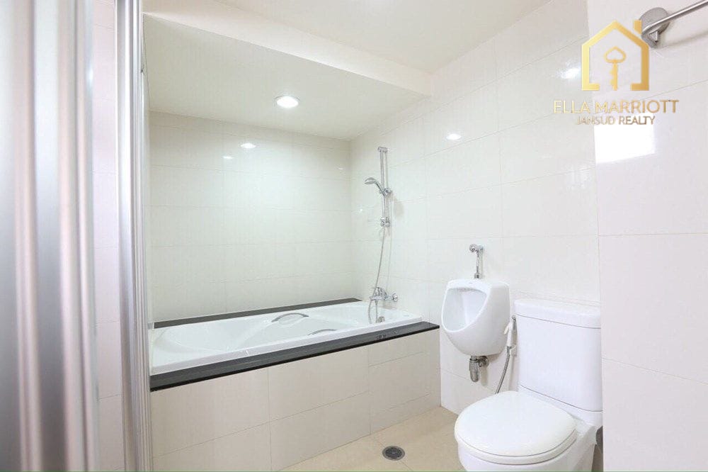 For Rent - Spacious 3 Bedroom Condo in Baan Sukhumvit 14 | 200 sqm 4