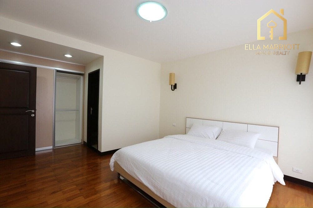 For Rent - Spacious 3 Bedroom Condo in Baan Sukhumvit 14 | 200 sqm 5