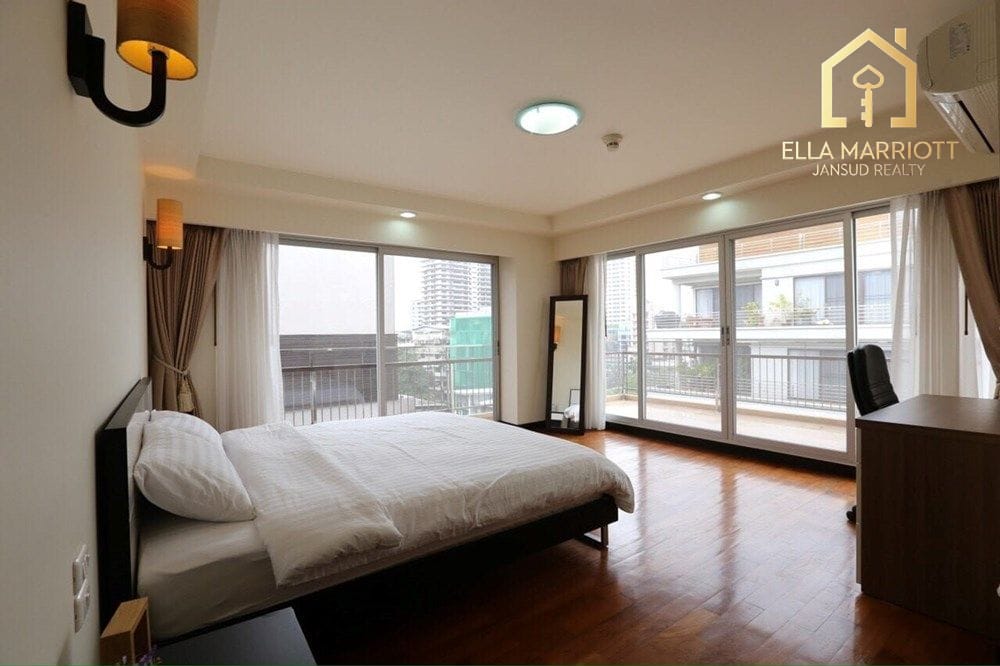 For Rent - Spacious 3 Bedroom Condo in Baan Sukhumvit 14 | 200 sqm 6