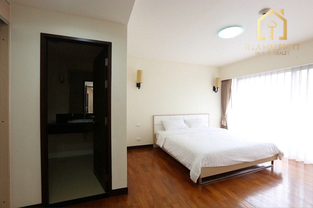 For Rent - Spacious 3 Bedroom Condo in Baan Sukhumvit 14 | 200 sqm 9