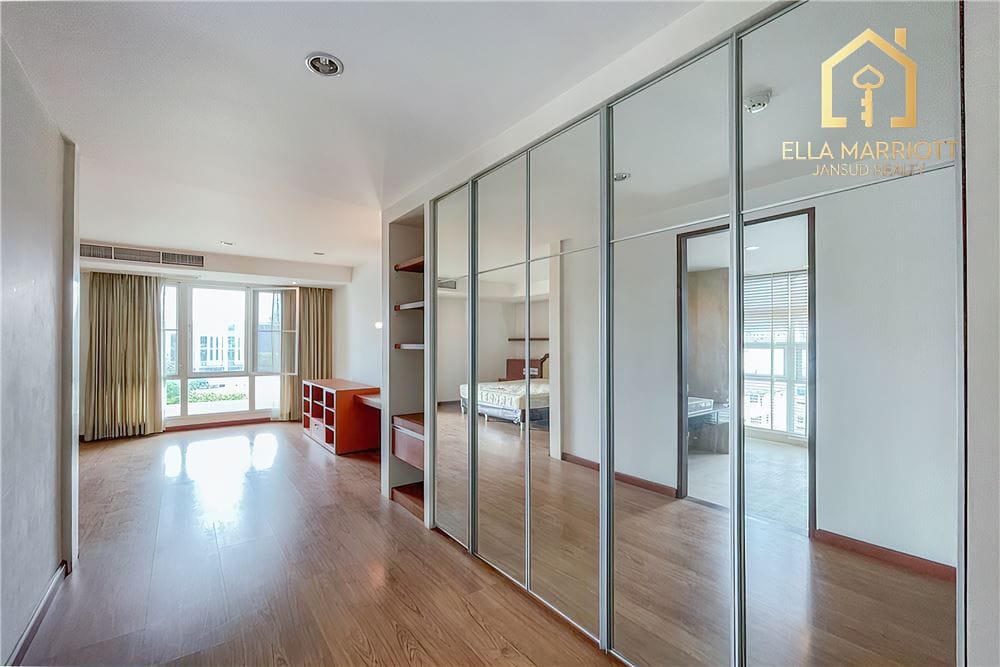 Haustierfreundliche und frisch renovierte 4-Schlafzimmer-Eigentumswohnung in BTS Thonglor. 10
