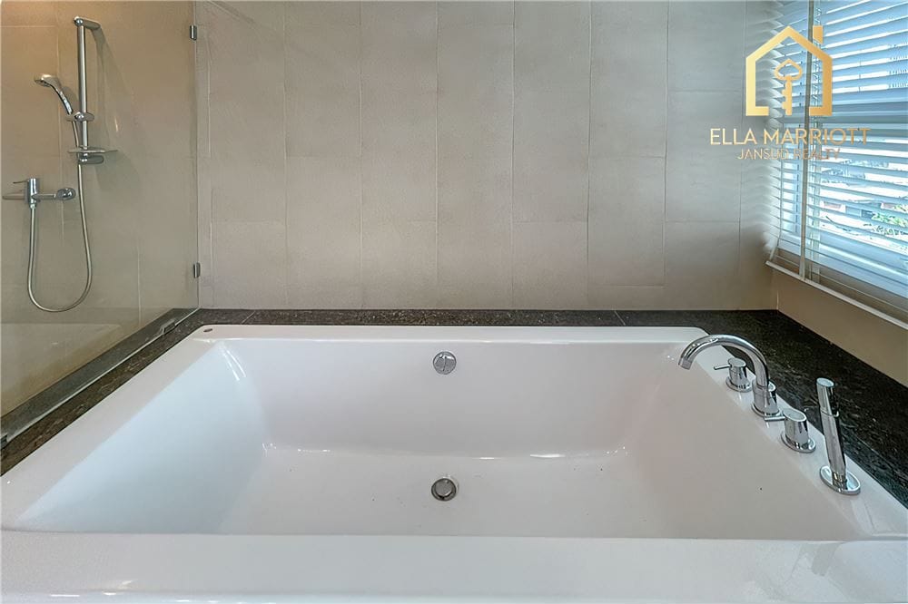 Haustierfreundliche und frisch renovierte 4-Schlafzimmer-Eigentumswohnung in BTS Thonglor. 12