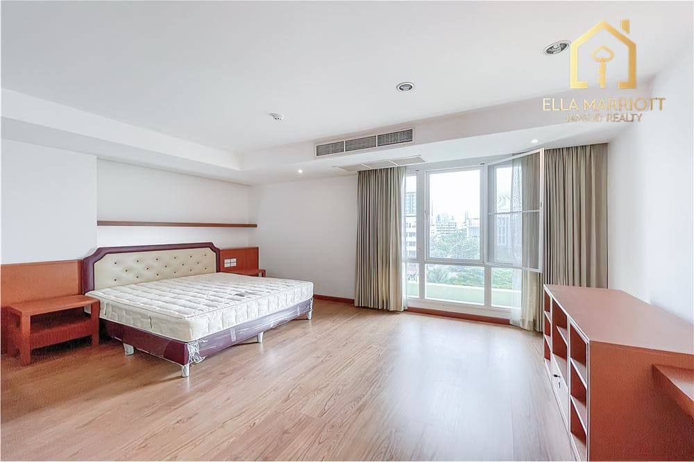 Haustierfreundliche und frisch renovierte 4-Schlafzimmer-Eigentumswohnung in BTS Thonglor. 2