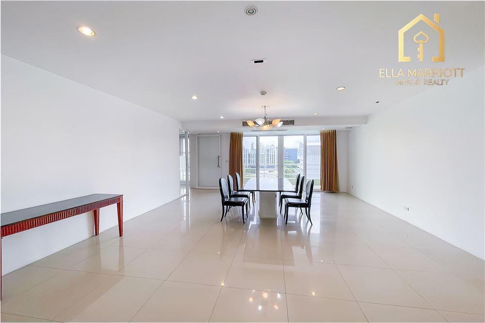 Haustierfreundliche und frisch renovierte 4-Schlafzimmer-Eigentumswohnung in BTS Thonglor. 4